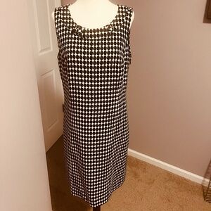 LOFT Petites Sleeveless Black & White Geometric Print Sheath Dress - Size 10P